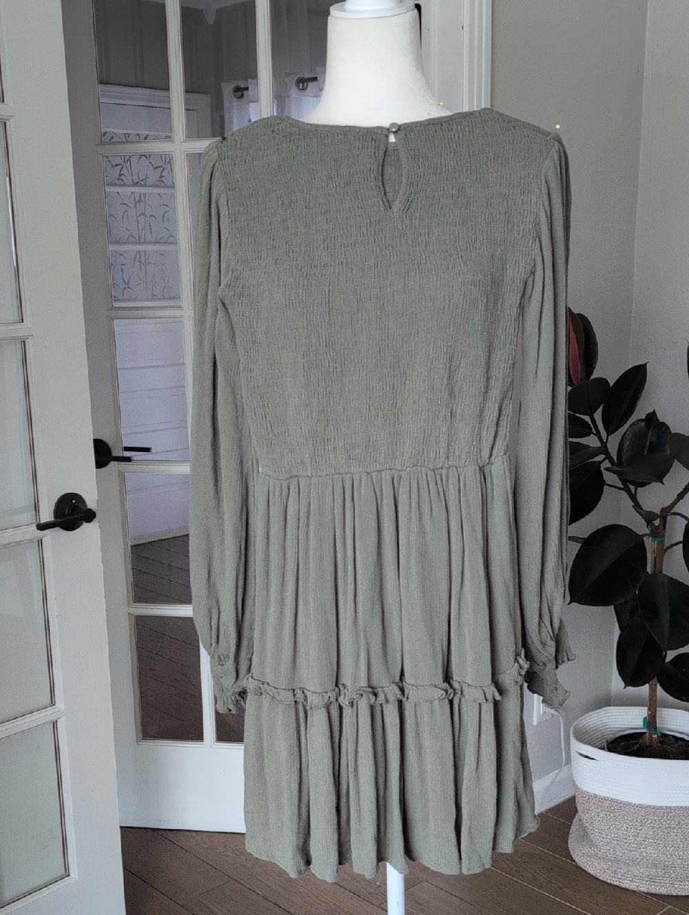Newbury Kustom Olive Green Long-Sleeve Tiered Smocked Mini Dress Rayon Small - Picture 4 of 8